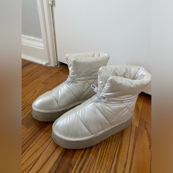 Winter Women Boots - Picture 1 of 4